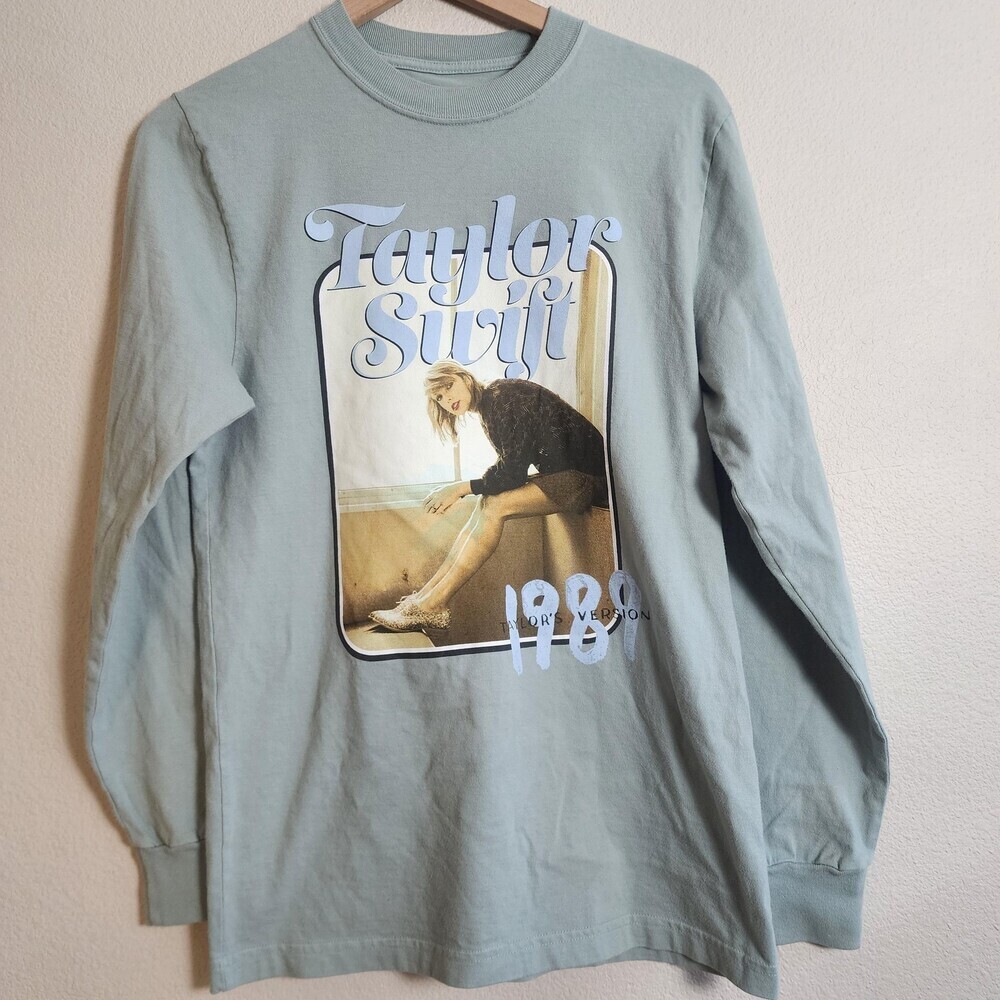 Taylor Swift Shirt Womens Small Green 1989 Taylor's Version Long Sleeve Tee